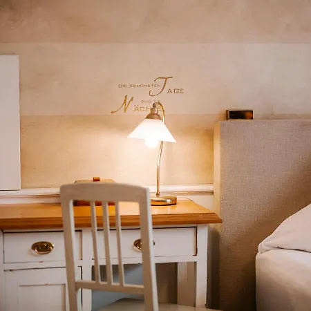 Hotel Lovely In *