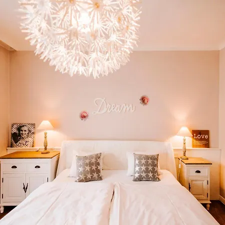 Hotel Lovely In *